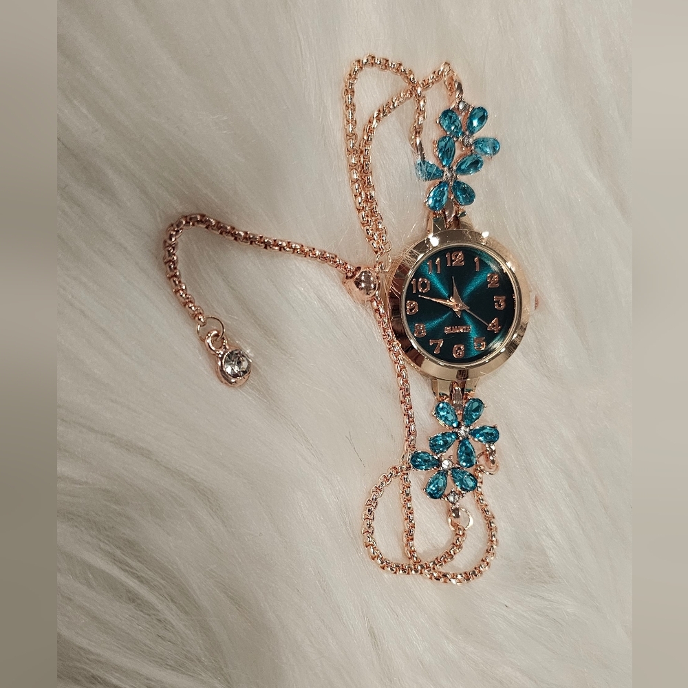 Women Watch Light Blue, Green, Silver, Gold, Light Purple, Red Colors